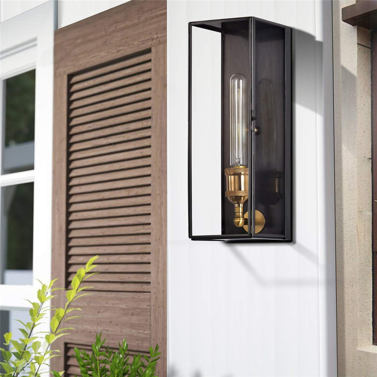Brass Outdoor Wall Sconce with Clear Tempered Glass R316