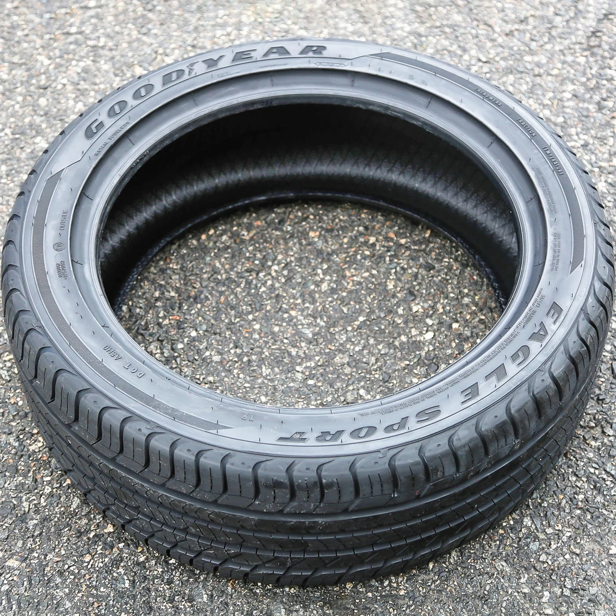 High Performance Tire 225/40R18 92Y I2159