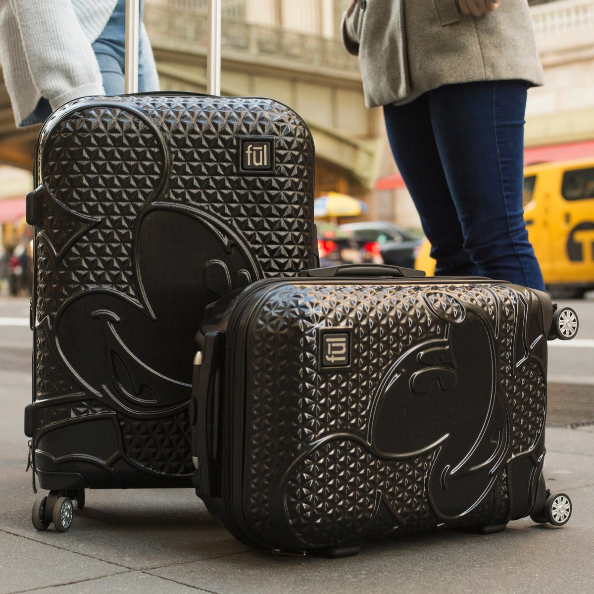 Black 25in Hardsided Rolling Luggage M49847