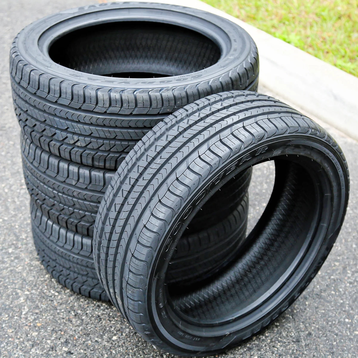 High Performance Tire 225/40R18 92Y I2159