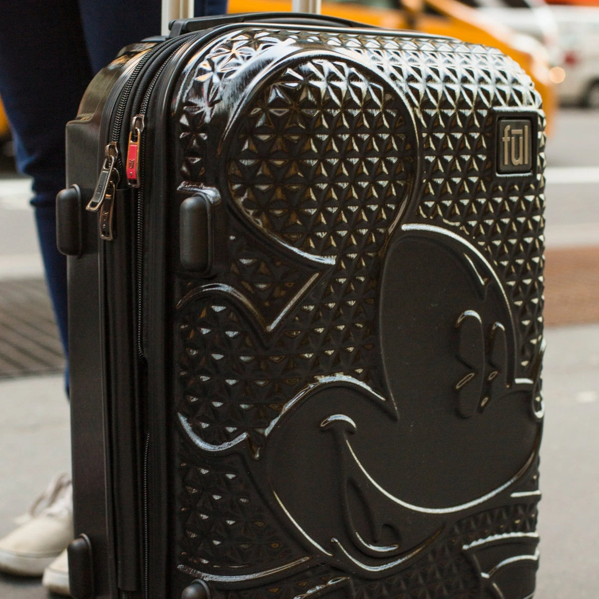Black 25in Hardsided Rolling Luggage M49847